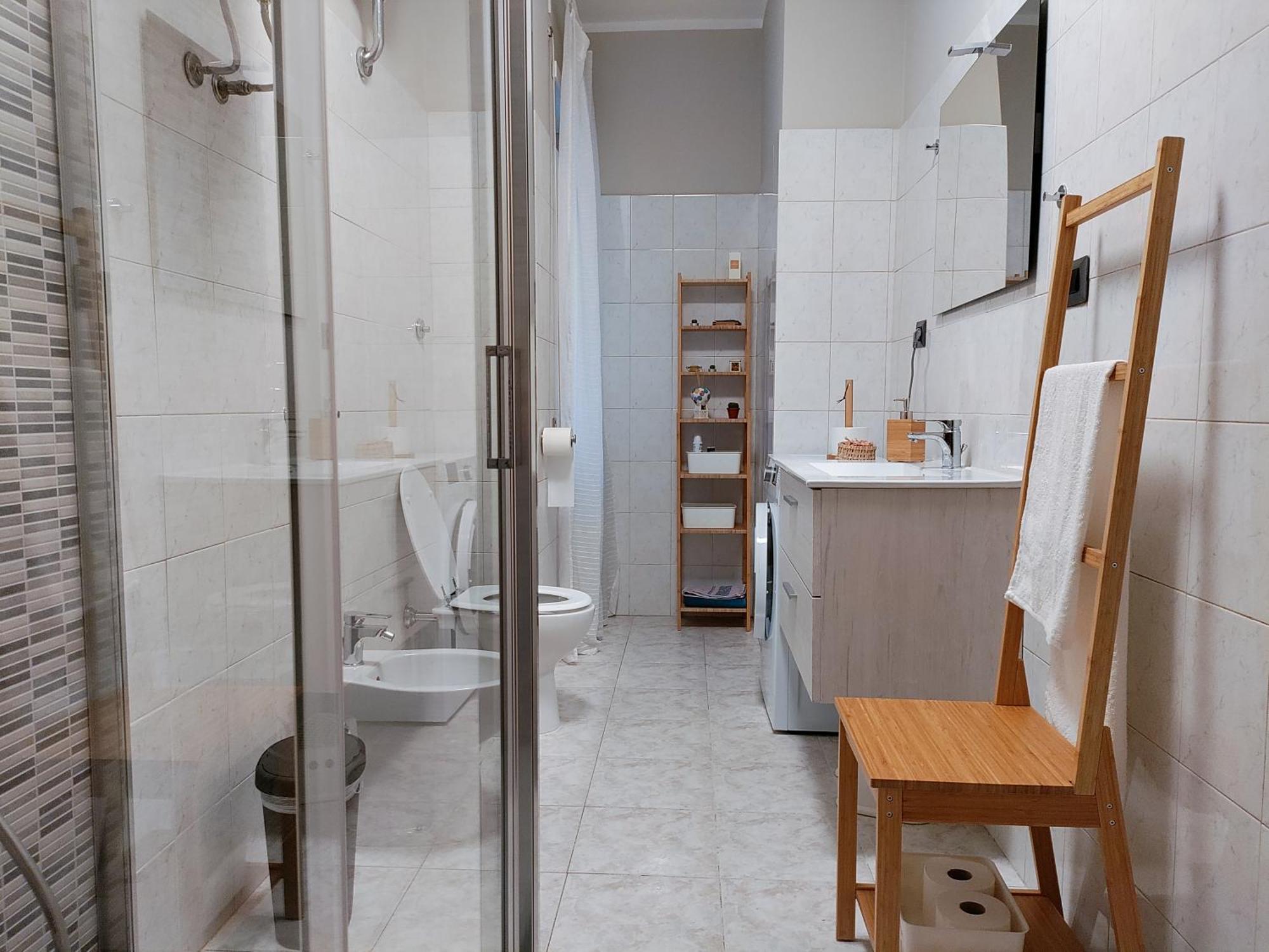 Large Well Connected To Historic Center With Metro A, Ac, Wi-fi * Rom